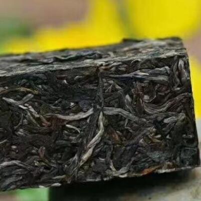 冰岛古树普洱茶生茶砖价格多少钱一斤